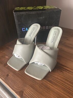 Cape Robbin Light Gray Crisscross Mule stiletto Heels size 7.5